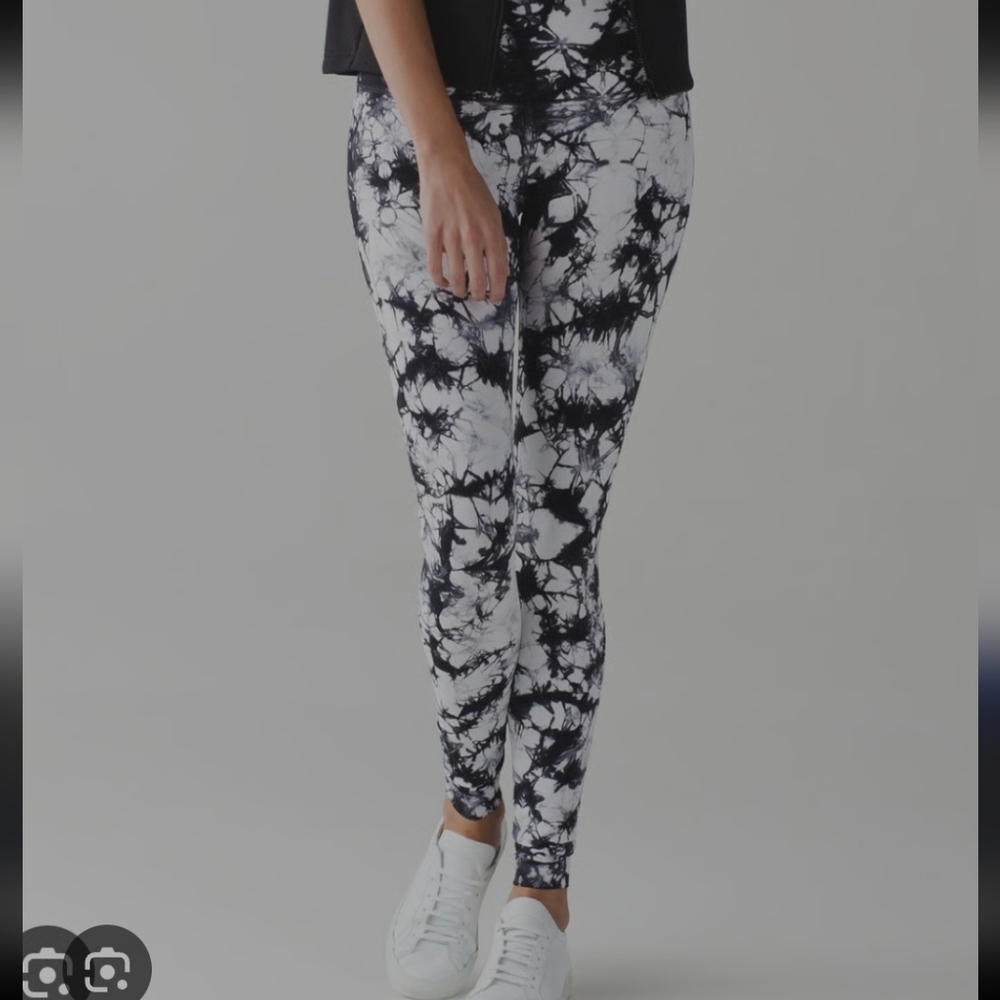 Lululemon Shibori Print Leggings in Black and White